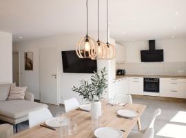 SKAN-PARK Ferienhäuser & Tiny Houses am Bärwalder See, hotel v destinaci Jahmen Ausbau