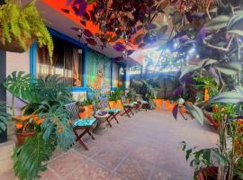 Nirvana Apartament Hostal, hotel v destinaci Alajuela