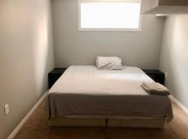 Hotel Photo: Chestermere room with King sized bed