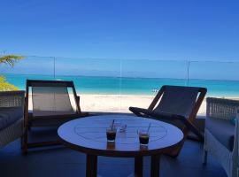 Фотографія готелю: Summer Breeze - Beachfront - 3 Bedrooms Suite