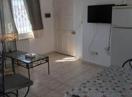 รูปภาพของโรงแรม: Appartement S2 bien équipé à Hammamet centre (200m de la plage)