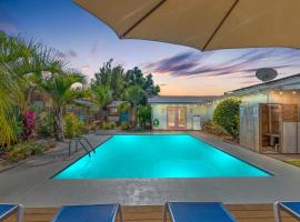 ホテル写真: Flirty Flamingo with Private Heated Pool, Game Room, and AMAZING Covered Outdoor Living