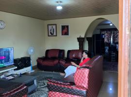 Yogi Home Stay Near Freetown Airport, hotel v destinaci Freetown