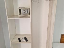 Hôtel de la plage, hotel in Ambatoloaka