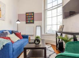 A picture of the hotel: Triplex Apartment in Central Newcastle - Sleeps 10