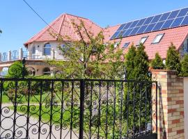 Village Garden Family Guest House, hotell sihtkohas Tiszakanyár