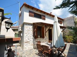 Hotel fotoğraf: Two-storey house with loft at Agria,Volos