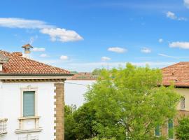 होटल की एक तस्वीर: ATTICO AL LIDO DI VENEZIA CON VISTA SU VENEZIA