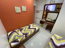 Hotel fotografie: TERRA: Grove area, 2 min walk to UPLB Gate