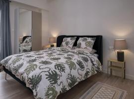 Zdjęcie hotelu: Chic Apt with All Comforts in the Heart of Athens!