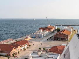 รูปภาพของโรงแรม: Seaview-City-Ladadika-Apartment