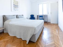 Hotel Photo: Milan Flat 5 min from Duomo with Park for small cars