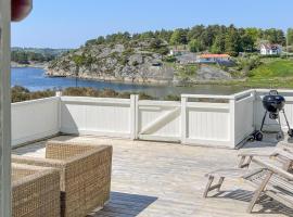 Hotel fotografie: Lovely Home In Svineviken With House Sea View