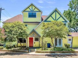 A picture of the hotel: Yellow house