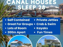 A picture of the hotel: 2 Luxury Canal Holiday Homes - Sleep 28