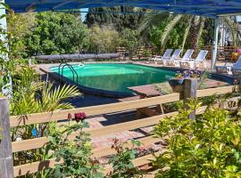 होटल की एक तस्वीर: YalaRent Valley view Boutique cottages with Pool