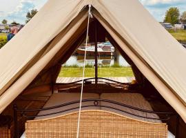 होटल की एक तस्वीर: Bell Tent aan de haven