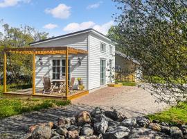 Hotel kuvat: Cozy Home In Frjestaden With Kitchen