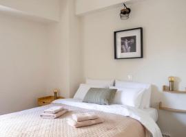 Hotel kuvat: Cozy apartment in the best part of Pagkrati