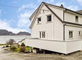 รูปภาพของโรงแรม: Lovely Apartment In Sandnes With House Sea View