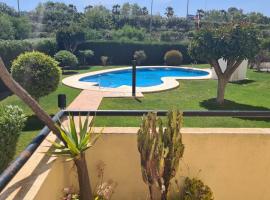 Hotel Foto: Spacious nice flat, wifi, outdoor pool, terrace, beach 700m and sightseeing points