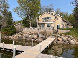 Hotel Photo: Deep Water Lodge Chicaugon Lake!