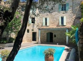 Fotos de Hotel: Mas piscine exposition sud Proche Uzès