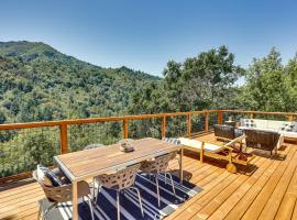 Hotel fotoğraf: Unique Larkspur Cabin with Treetop Mountain Views!