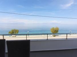 Hotel Photo: Sea Front Luxury Maisonette