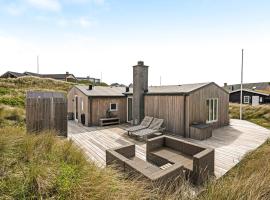 2 Bedroom Beautiful Home In Ringkøbing, hotel in Ringkøbing