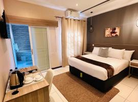 LIVE-INN LUXURY SUITES, khách sạn ở Mahalapye