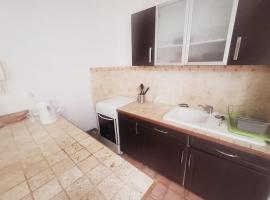 호텔 사진: Apartment in the heart of Avignon's intramuros