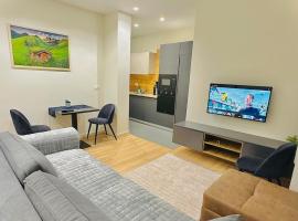 Hotel Foto: Charming and Bright Tirana Center Apartament