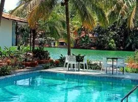 Pont Bleu Suites Riverside & Pool