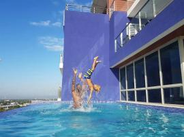 City Central Apartment in Kingston fully AC with Pool, hotel i Kingston