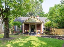 A picture of the hotel: J Birds' Cottage Midtown Memphis