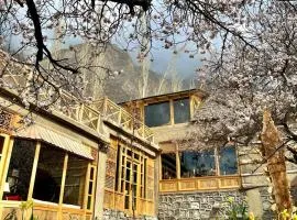 The 2 Magpies, Hunza