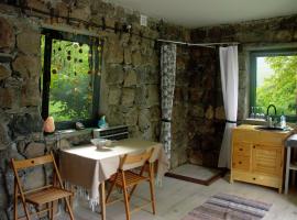 호텔 사진: Zove Rural Cottage with garden views