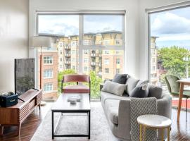 Hotel Photo: Ballard 1BR w WD BBQ Gym nr Waterfront SEA-393