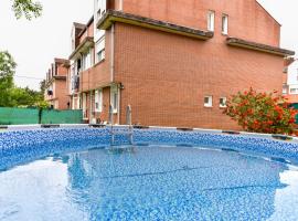 Hotelfotos: Coqueto apartamento con piscina y jardín