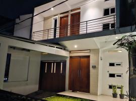 Фотографія готелю: Cozy Villa / Rumah Sejuk City View Bandung