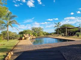 Unathi Game Lodge, hotel in Tshwee