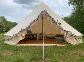 Camping By The River, hotel in Sutton Courtenay