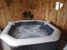 Hotel Foto: Maison calme avec jacuzzi privatif