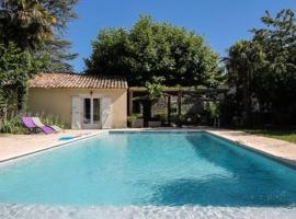 Hotel Photo: Gîte avec piscine privatisée