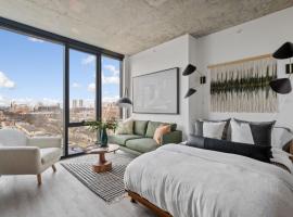 Fotos de Hotel: Brand New Luxe Convertible Studio/Downtown views