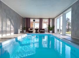 Hotel kuvat: Cosy family home with pool