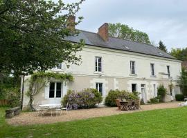 A picture of the hotel: Moulin de Battereau - Jardin & Verger - 9km d'Amboise