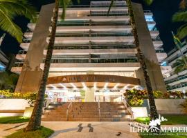 Pool Ilha da Madeira Resort, hotel in Riviera de São Lourenço