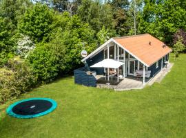 Hotel Photo: 3 Bedroom Awesome Home In Store Fuglede